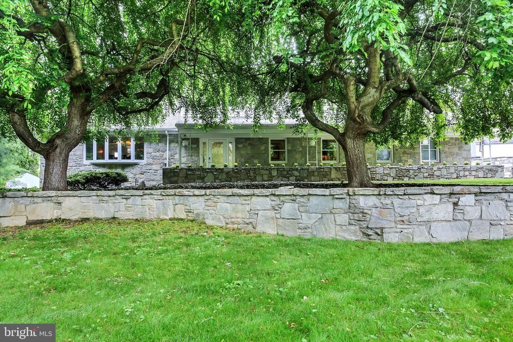 332 BLACKLATCH LANE, CAMP HILL, PA 17011