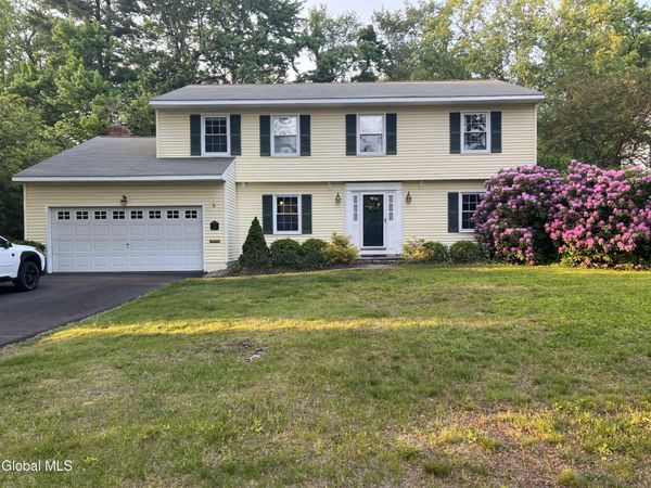 33 Fairway Avenue, Delmar, NY 12054