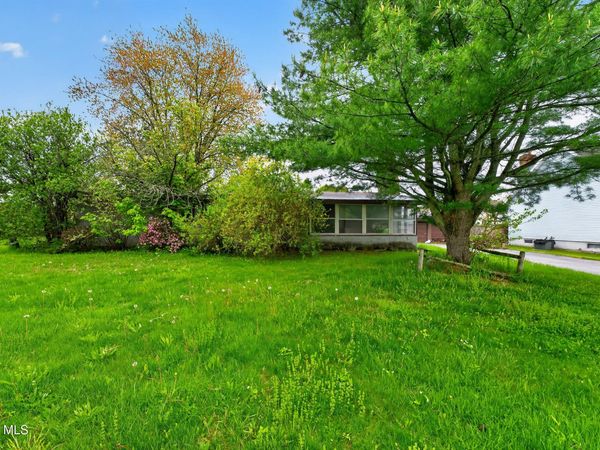 1176 Tracy Avenue, Niskayuna, NY 12309