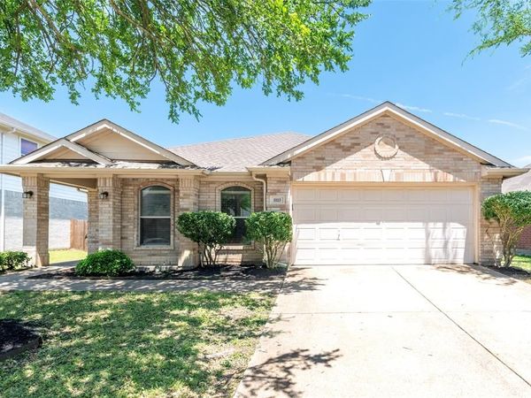 1113 Mockingbird Drive, Aubrey, TX 76227