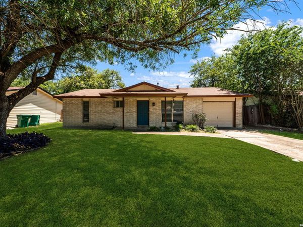 517 Oak Dr, Converse, TX 78109
