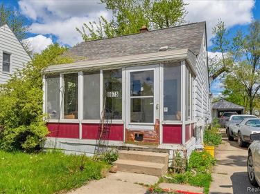8675 Paige Avenue, Warren, MI 48089