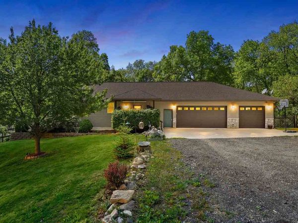 2457 125th Dr, Marengo, IA 52301