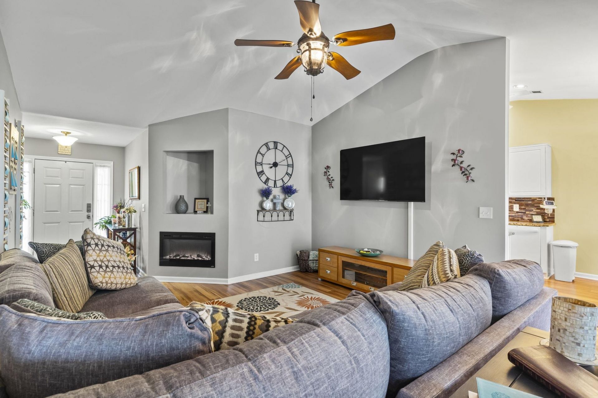 300 Conchal Ct.  Photo 6