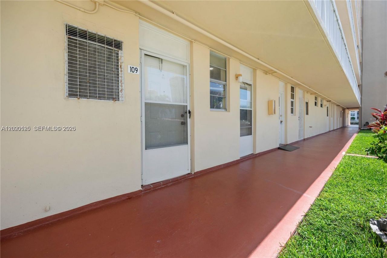 2999 Point East Dr , Unit C109, Aventura, FL 33160 Photo