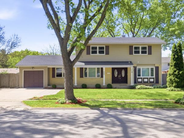 1117 E Kitson Drive , Palatine, IL 60074