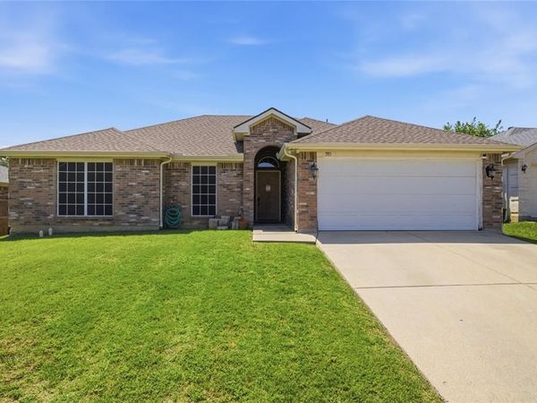 1913 Wahoo Drive , Mansfield, TX 76063