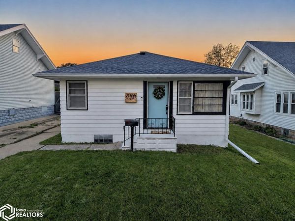 206 1/2 N 9Th Street, Marshalltown, IA 50158