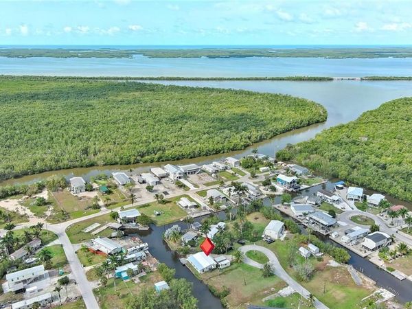 112 Cardinal CT , EVERGLADES CITY, FL 34141