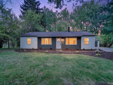 1609 Gilcrest Avenue, East Lansing, Mi 48823