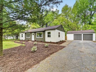 1609 Gilcrest Avenue, East Lansing, MI 48823