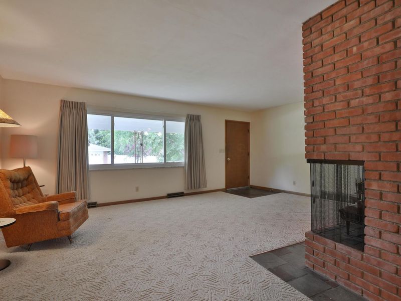 999 Brentford Drive, Columbus, OH 43220 Photo 11