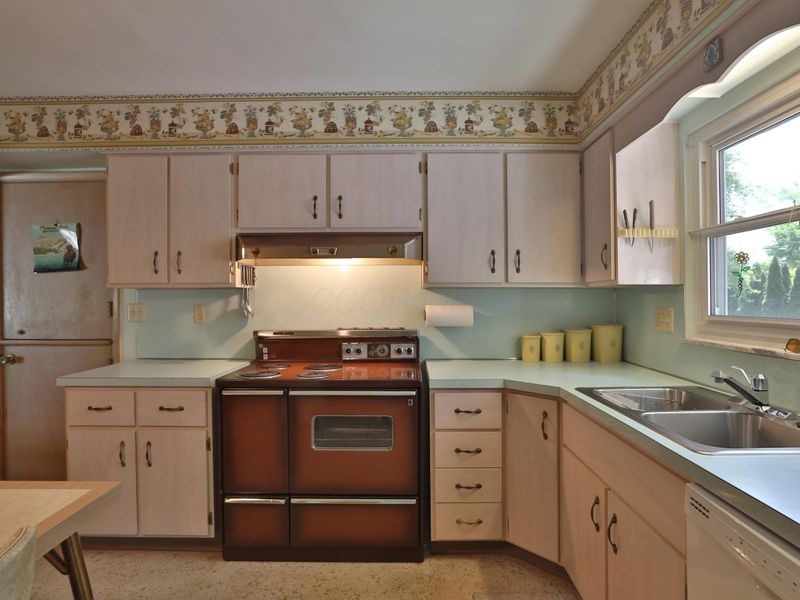 999 Brentford Drive, Columbus, OH 43220 Photo 14