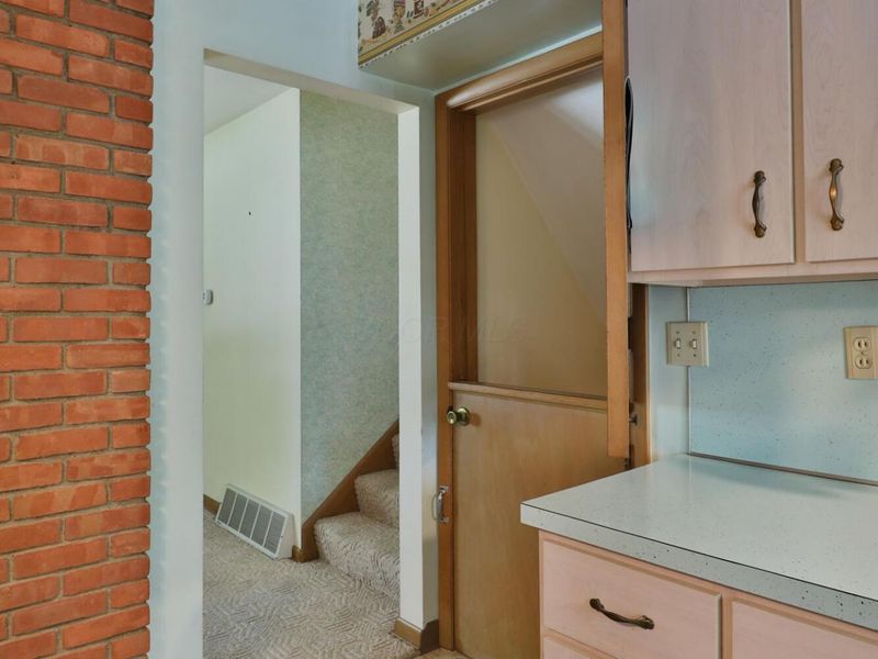 999 Brentford Drive, Columbus, OH 43220 Photo 17