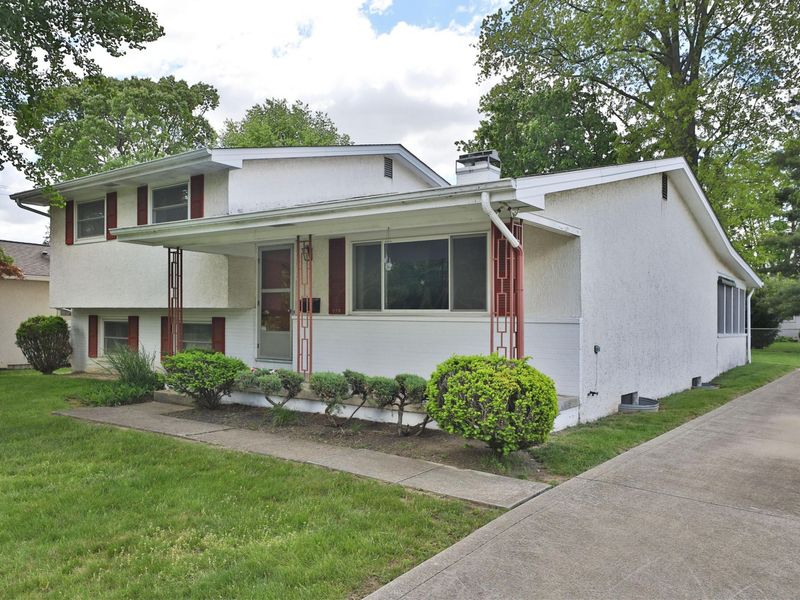 999 Brentford Drive, Columbus, OH 43220 Photo 3