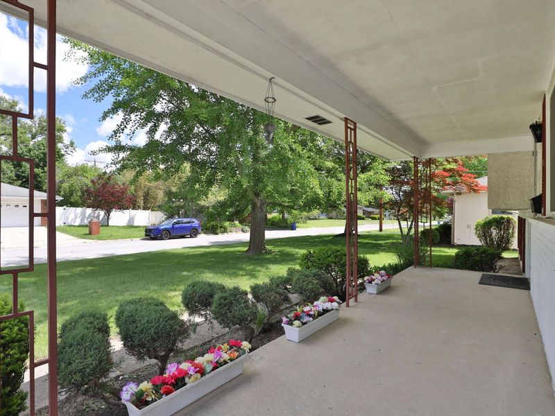 999 Brentford Drive, Columbus, OH 43220 Photo 4