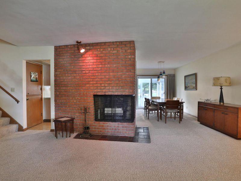 999 Brentford Drive, Columbus, OH 43220 Photo 6
