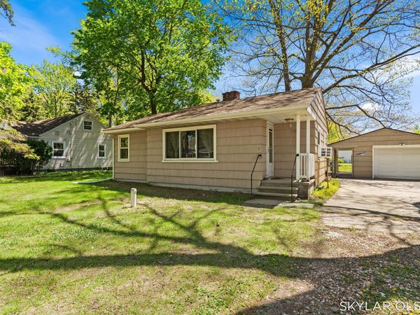 1081 Vick Road, Norton Shores, MI 49441