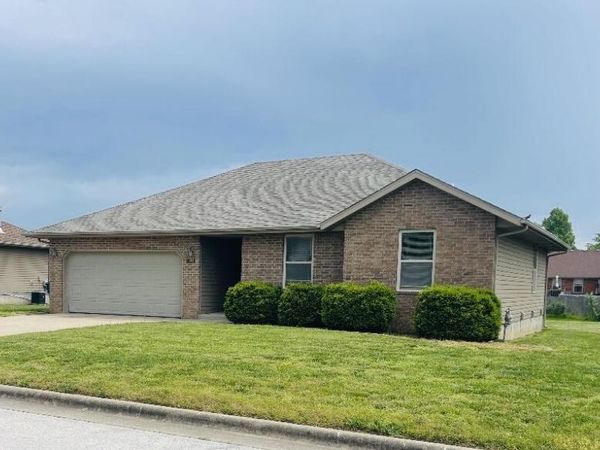 1004 E Melton Road , Ozark, MO 65721