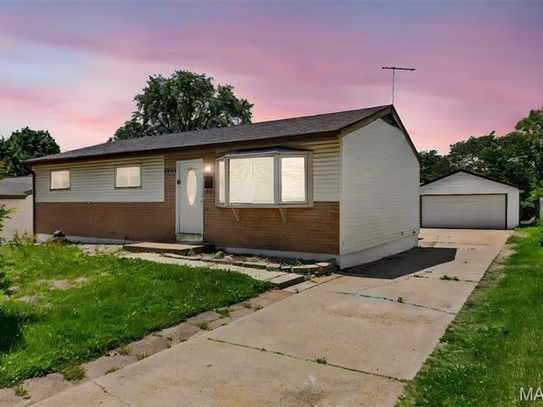 1075 Wycomb Drive, Florissant, MO 63033