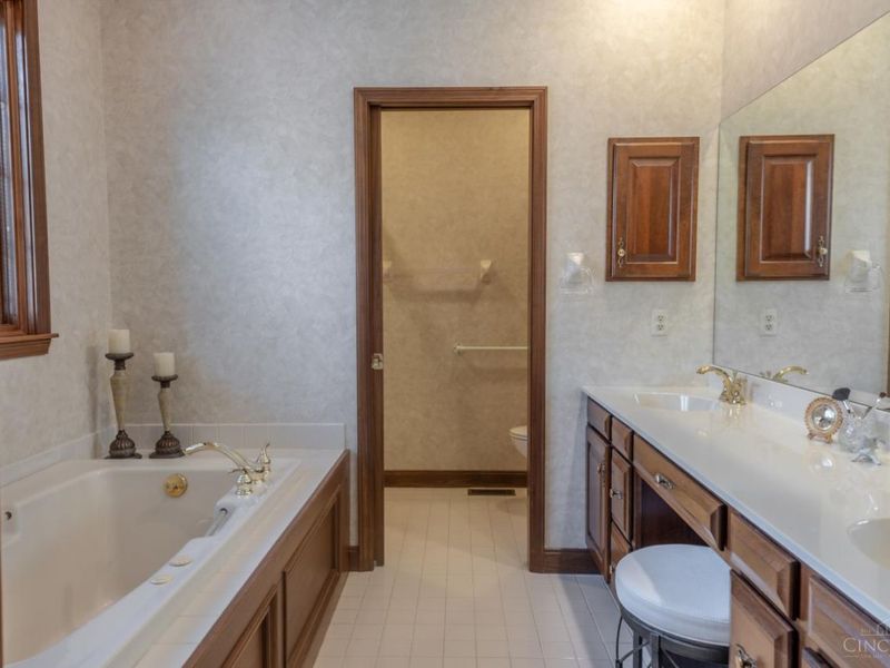 5025 Oakview Drive, Middletown, OH 45042 Photo 12