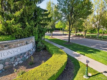 1357 Kentfield Drive, Rochester, MI 48307