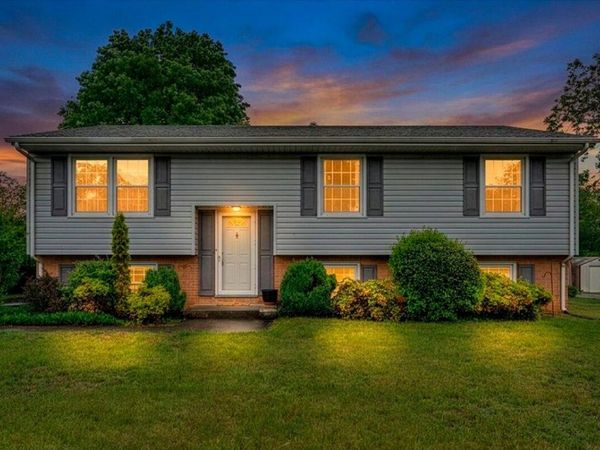 3722 Meadowlark RD, Roanoke, VA 24018