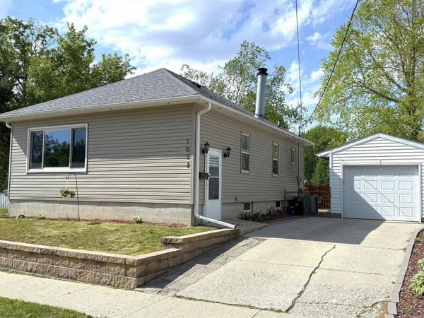 1012 8th Street SW, Mason City, IA 50401