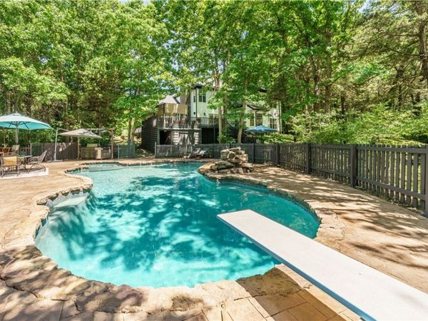 5723 E Estate View Road, Fayetteville, AR 72703