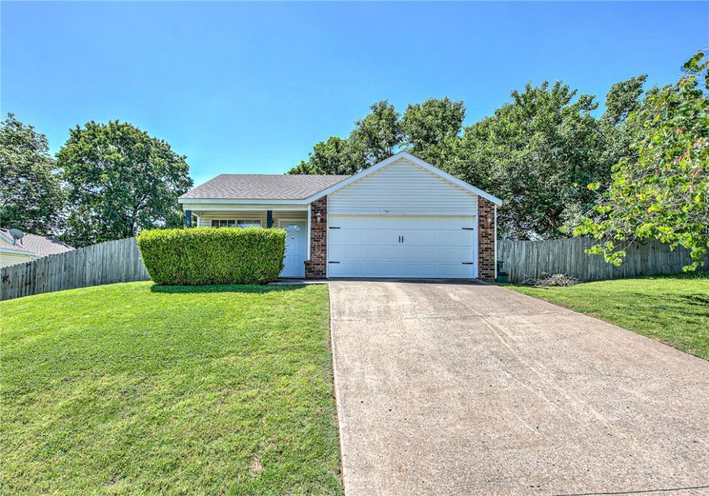 3103 W Woodridge Drive, Fayetteville, AR 72704 Main Photo