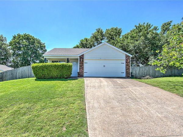 3103 W Woodridge Drive , Fayetteville, AR 72704