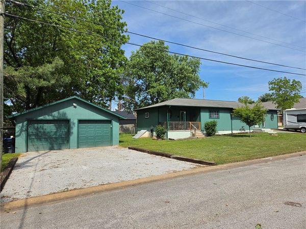 224 N Adams Street , Harrison, AR 72601