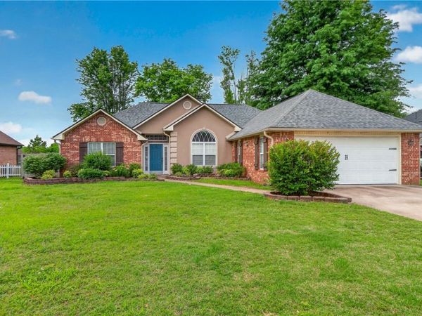 1004 Deerfield Meadow , Siloam Springs, AR 72761