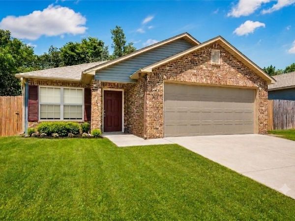4714 W Hoover Loop, Fayetteville, AR 72704