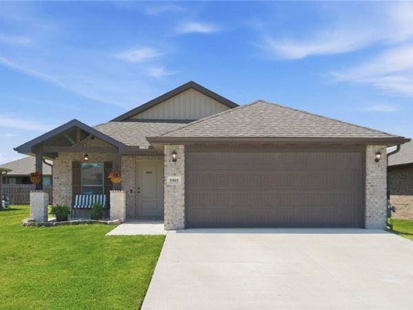 5905 NW Grant Street , Bentonville, AR 72713