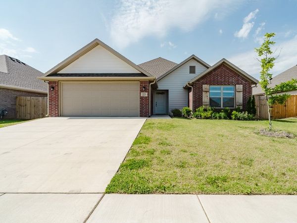 221 Palm Street , Bentonville, AR 72713
