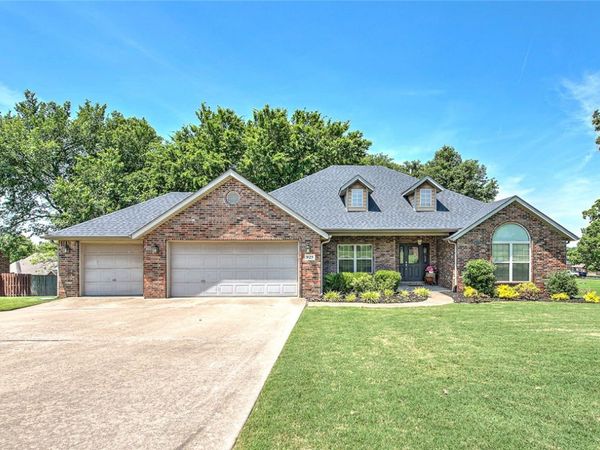 925 Hillcroft Terrace , Cave Springs, AR 72718