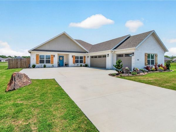142 N Box Turtle Avenue, Farmington, AR 72730