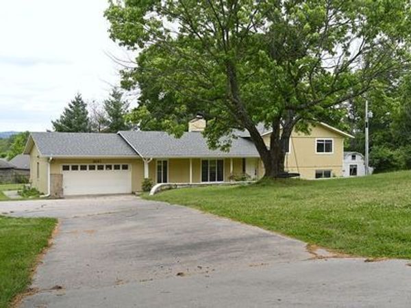 3601 W Weir Road , Fayetteville, AR 72704