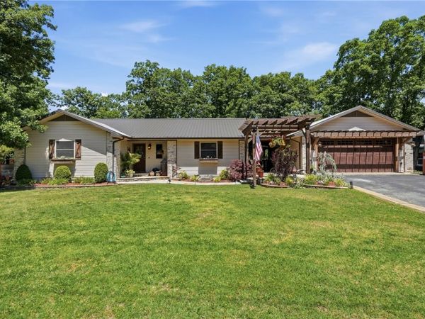 11 Country Club Drive , Holiday Island, AR 72631