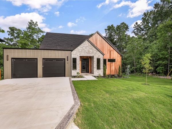 13 Hermitage Lane, Bella Vista, AR 72715