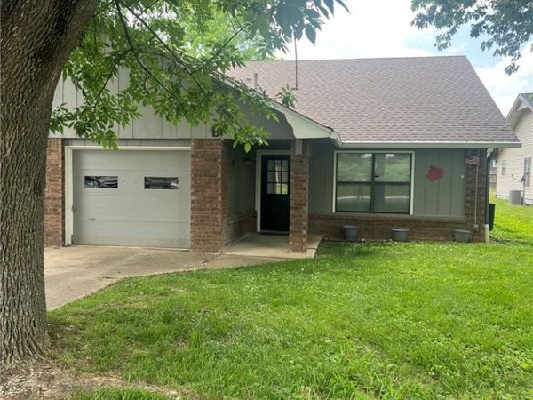 1112 Whipporwill Lane , Unit B, Siloam Springs, AR 72761