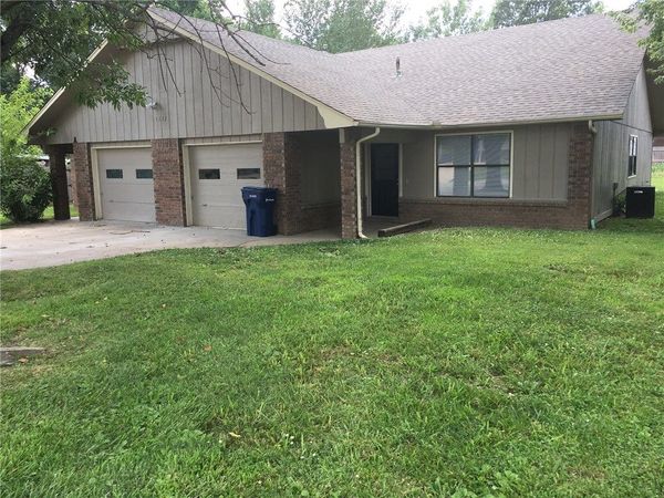 1112 Whipporwill Lane , Unit B, Siloam Springs, AR 72761