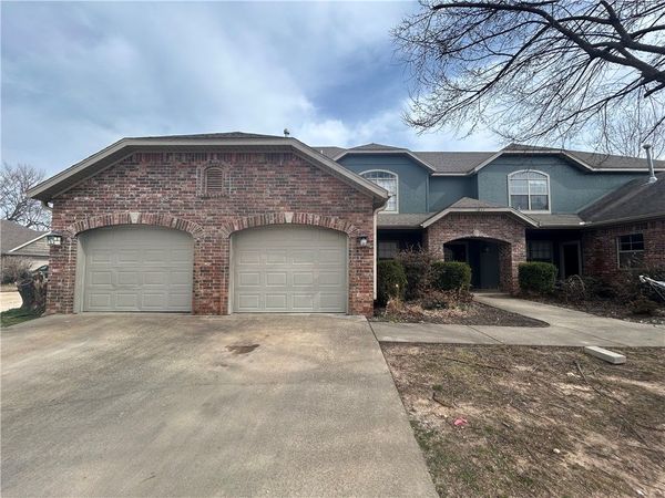 2670 N Valencia Avenue , Unit 3, Fayetteville, AR 72703