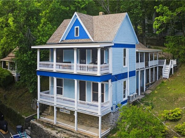 19 Pine Street , Eureka Springs, AR 72632