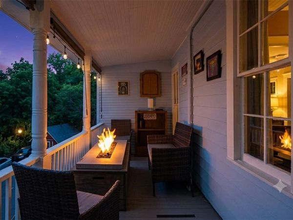 19 Pine Street , Eureka Springs, AR 72632