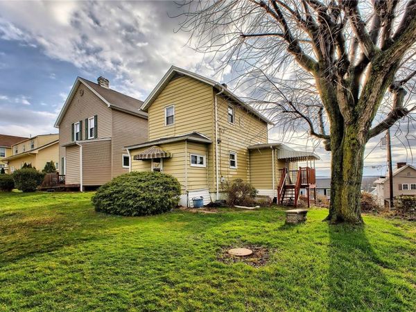 229 S 5th St , Youngwood, PA 15697