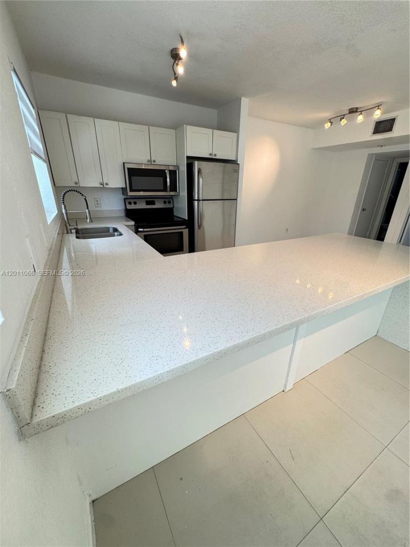 8035 Crespi Blvd, Unit 9, Miami Beach, FL 33141 Photo