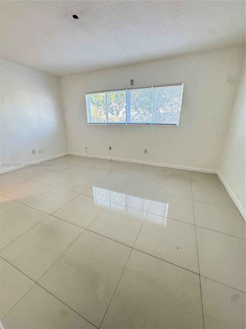 8035 Crespi Blvd, Unit 9, Miami Beach, FL 33141 Photo