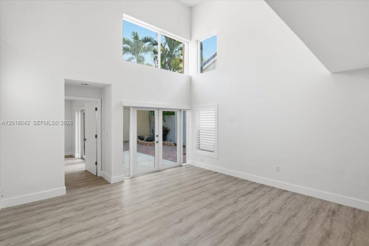 1135 Oysterwood St , Hollywood, FL 33019 Photo